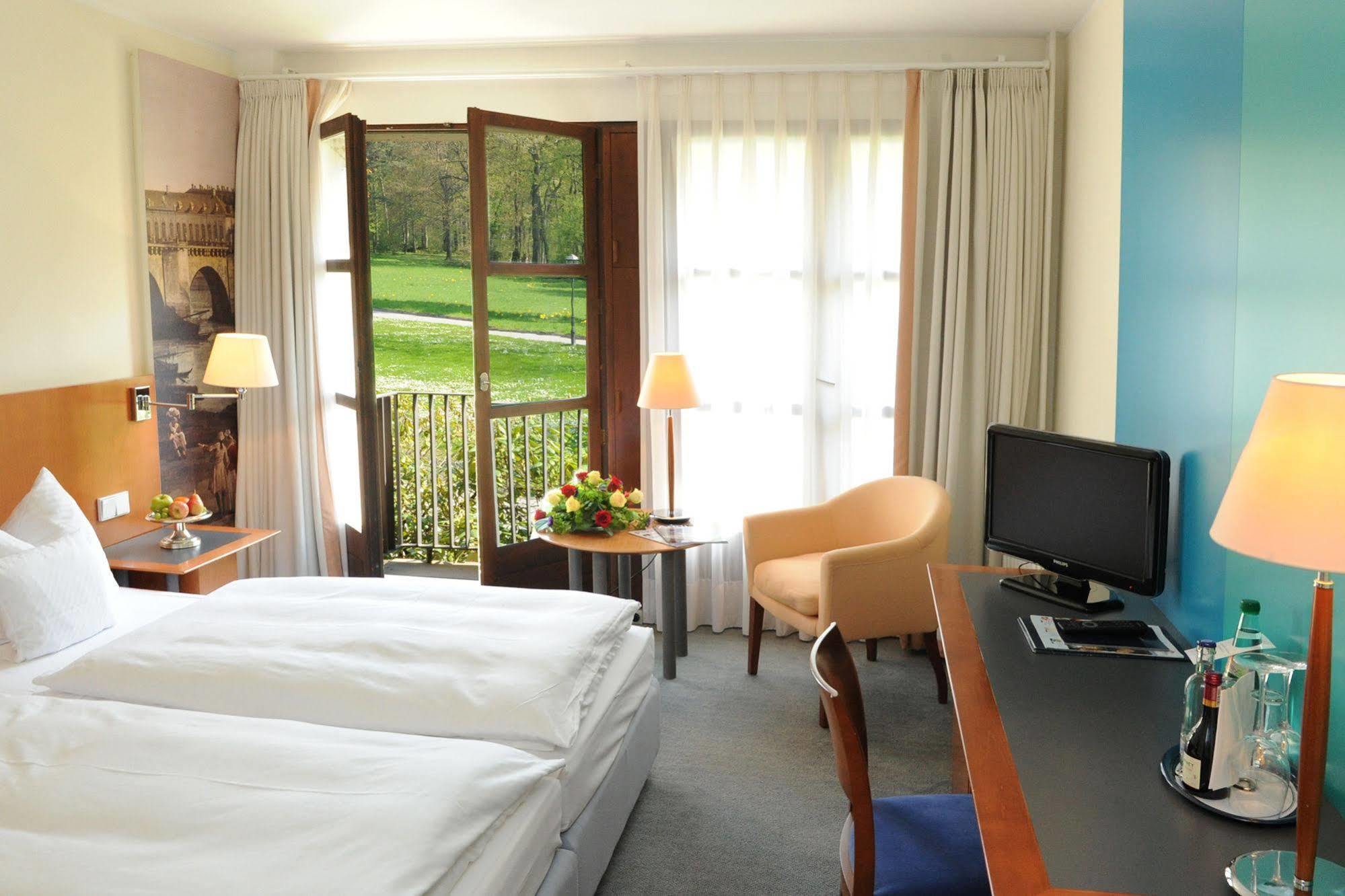 Hotel Schloss Eckberg Dresden Room photo